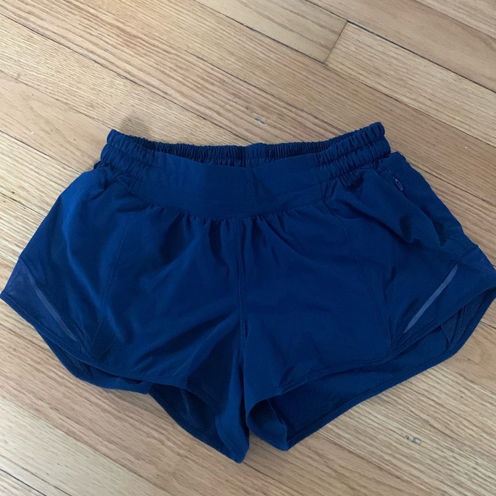 Lululemon Hotty Hot 2.5” shorts. Navy, size 6